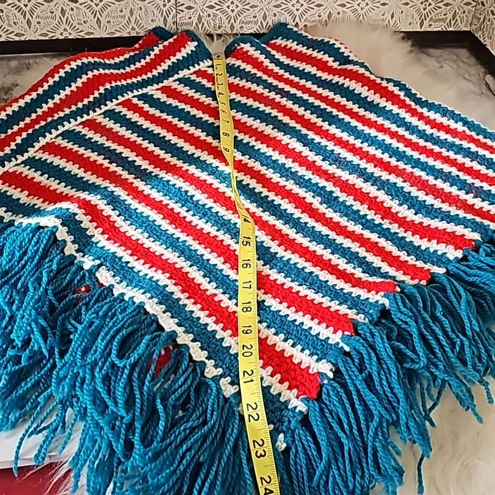 Vintage handmade handcrafted crochet Poncho colorful fringes small - Picture 6 of 11